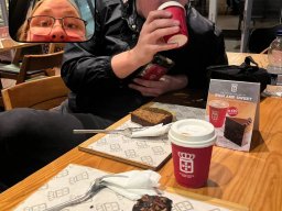 24.06. Aufwärmen im Café